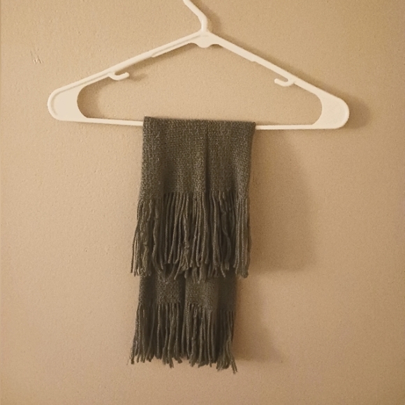 Grey Scarve - Picture 2 of 2